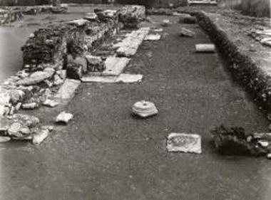 Κοιμητηριακή βασιλική. Η κρήνη.