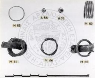 Περατή. Το νεκροταφείον. Δακτύλιοι και χάνδραι του τάφου 16.