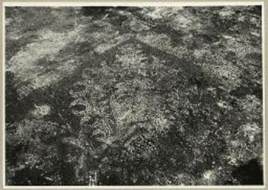 Ψηφιδωτόν εν τη μεσημβρ. στοά του 