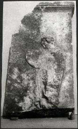 Επιτύμβιον ανάγλυφο εφήβου εξ Αμφιπόλεως. Τέλος 5ου π.Χ. αιώνος.