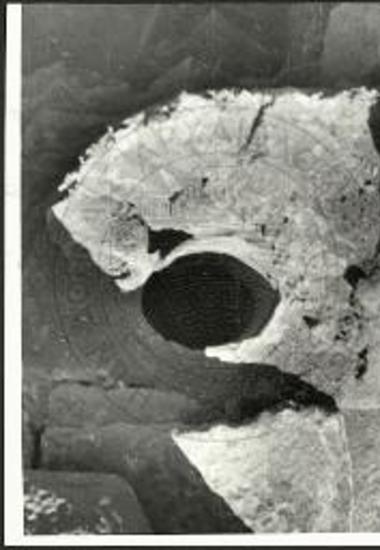 Φίλιπποι. Λουτρών. Κάθετος πήλινος και κτιστός αγωγός ομβρίων υδάτων.