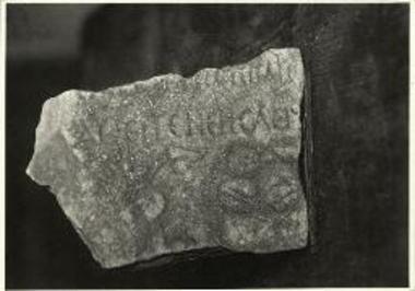 Επιγραφή μουσείου Άνδρου. Επιτύμβιος πλάξ μετ' αναγλύφου και επιγραφής.