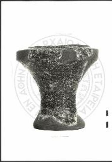 Τράπεζα προσφορών μετ' επιγραφής γραμμικής Α γραφής.