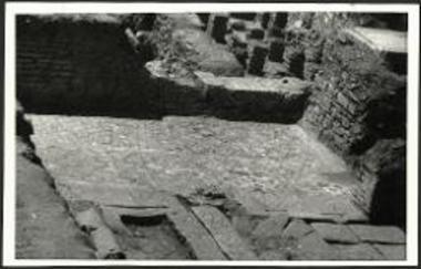 Φίλιπποι. Λουτρών. Διαμέρισμα - προθάλαμος του μέσου οίκου μετά δαπέδου εκ μαρμαροθετημάτων.