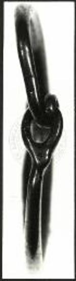 Άνδηρο IV. Τάφρος 51, τάφος 7. Χρυσό ενώτιο.