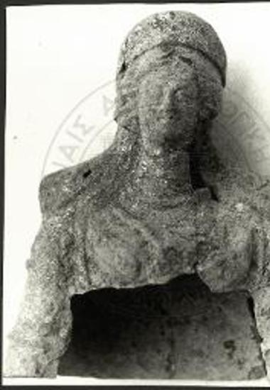 Πήλινον ειδώλιον γυναικός.