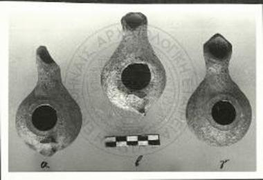 Δωδώνη. Πήλινοι λύχνοι εκ στρώματος υπεράνω της στρώσεως καταστροφής του βουλευτηρίου.