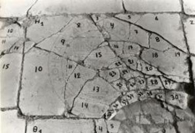 Λεπτομέρεια του μαρμαρόστρωτου πατώματος Δ1 της τρίτης βασιλικής.