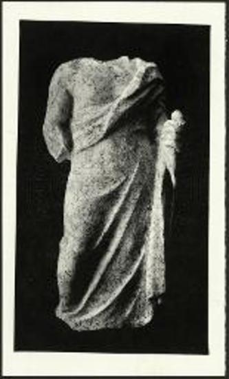 Αναθηματικό μαρμάρινο αγαλμάτιο.