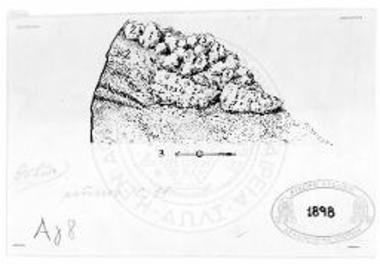 Τομή βορειονότια των χωμάτων των πληρούντων τον θάλαμον Γ ορωμένη από δυσμών.