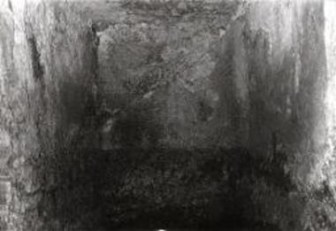 Υπόγειος δεξαμενή εις Λυκοτόμαρον Μεθώνης. Εσωτερικόν - το πέρας - της νοτίας πτέρυγος (από Β.).