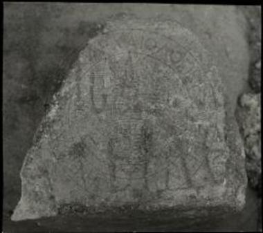 Αγ. Χαράλαμπος Μαρωνείας. Τεμάχιο μαρμάρου με επιγραφή.