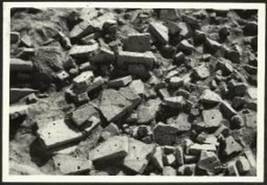 Νεκυομαντείο Αχέροντος. Οπτόπλινθοι επί του δαπέδου του ανατολικού διαδρόμου.