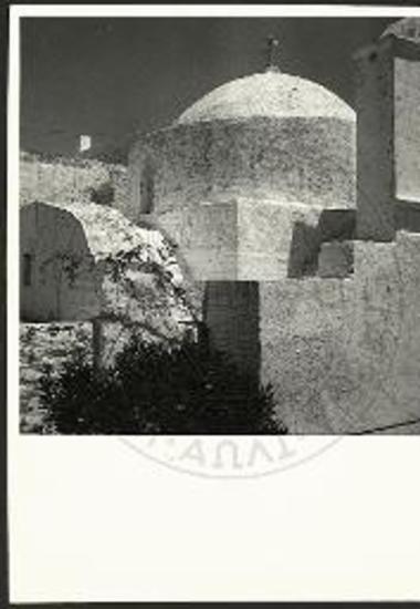 Ο κυλινδρικός τρούλλος του ναού της Ελεούσης και Αγ. Παρασκευής Παροικιάς.