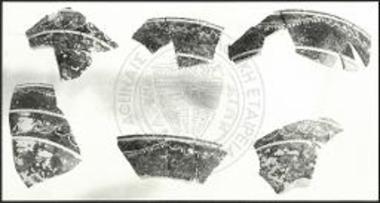 Θραύσματα σκύφου «δυτικής κλιτύος» ερετριακού εργαστηρίου.