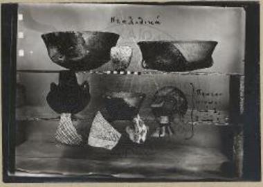 Προϊστορικά όστρακα εκ του σπηλαίου της Ειλειθυίας.