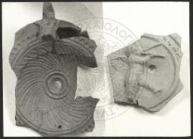 ΥΡ υπόγειο. Θραύσματα λύχνων κορινθιακού τύπου.