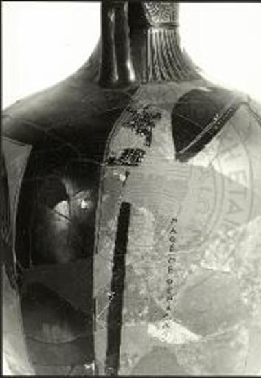 Λεπτομέρεια του παναθηναϊκού αμφορέα. Η επιγραφή ΤΩΝ ΑΘΕΝΕΘΕΝ ΑΘΛΩΝ και ο κιονίσκος με το σύμβολο του άρχοντα.