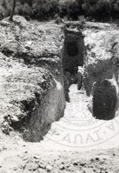Τάφος Β.