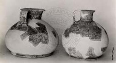 Οινοχόαι (Π481, Π482) εκ Τρουμπέ Χαλανδρίτσας.