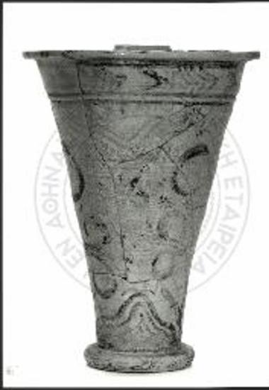 Τουρκογειτονιά. Ανακτορικό Κτίριο. Δωμάτιο 25: Α΄ όψη του δεύτερου ανθοδοχείου.