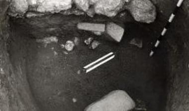 Τομή εις ΝΔ τομέα μείζονος τύμβου, βάθος +6 εκ.