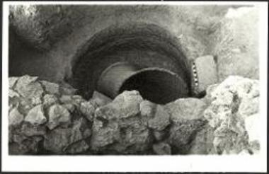 ΥΓ αποθέτης στην εσωτερική παρειά του γεωμετρικού αναλήμματος β-β'.