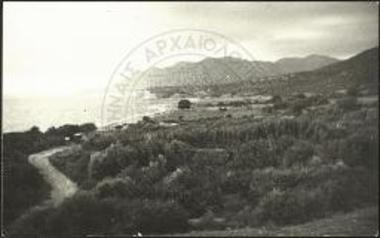 Μεσημβρία. Ο χώρος μεταξύ αγροτικού δρόμου και Τσαμπάζη προ του καθαρισμού. Άποψις απ' Ανατολών.