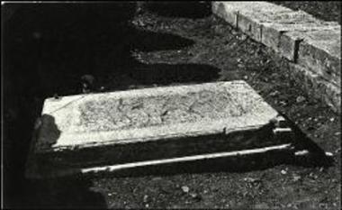 Δωδώνη. Ο προ της στοάς μικρός βωμός.