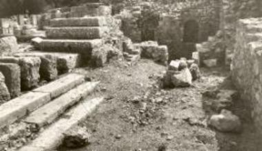 Το εσωτερικό του νυμφαίου μετά τον καθαρισμό.