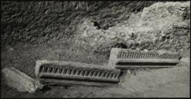 Μαρώνεια. Κομμάτια επιστυλίου.