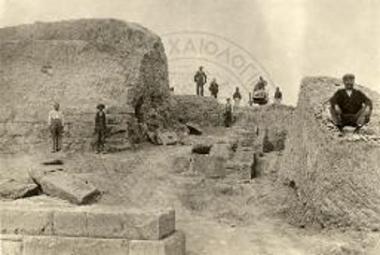 Άποψη της ανασκαφής (τοιχοδομία πύργου).