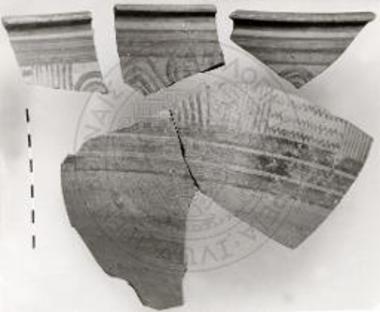 Όστρακα ΥΕ ΙΙΙ κρατήρα.