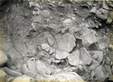 Λάκκος αποθέσεως νεκρικών προσφορών.