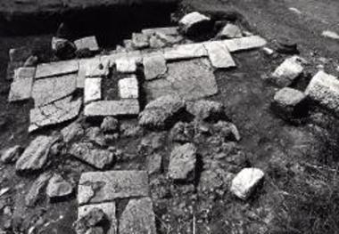 Κατασκευές βυζαντινών χρόνων στη ΝΑ γωνία του θεάτρου.