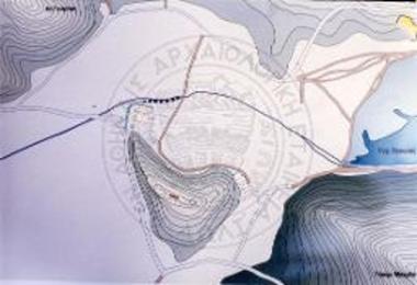 Χάρτης με τον λόφο της ακρόπολης, το Ιερό και τον Ερασίνο