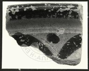 (EN) The Red-Figured Pottery. Isthmus, TR1 tr1 (2). Fragment from the rim and lip of a small bell or calyx-krater (?) (76.299). Chalkidic.