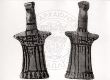 (αρ. 5117, 5112). Δύο πτηνόμορφα της Τανάγρα/Ομάδας 8, του Ε/15.