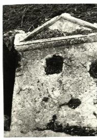 Κοίμησις. Επιτυμβία στήλη (Βόρειος αυλή).