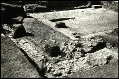 Περιοχή Ιερού Εύκλειας: α. Το περιστύλιο από τα ΒΑ.