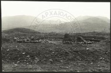 Γενική άποψις του τύμβου Λ μετά την ανασκαφήν.