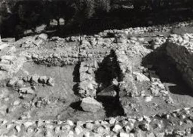 Τα λείψανα της ελληνιστικής εγκατάστασης κάτω από την σκανά από τα νότια, μετά την έρευνα του 1992.