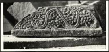 Φίλιπποι. Κιλλίβας μετά κοσμήσεως κληματίδος.