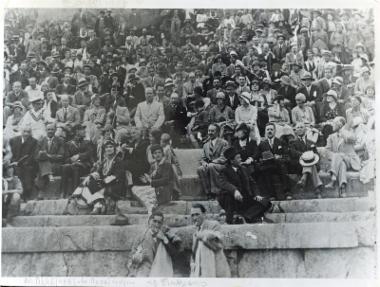 Οι Νικόλαος Πλαστήρας, Ιωάννης Παπαδημητρίου και Αγγελος Σικελιανός  στο Αρχαίο Στάδιο των Δελφών.Β' Δελφικές Εορτές, 1930
