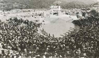 Γενική άποψη του Αρχαίου Θεάτρου Δελφών κατά την παράσταση του 