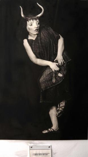 Η Κατερίνα Κακούρη στο ρόλο της Ιούς,  από την παράσταση 