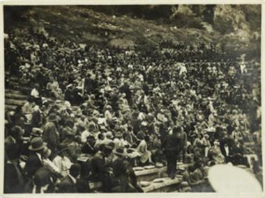 Το Αρχαίο θέατρο των Δελφών λίγο πριν αρχίσει η παράσταση 