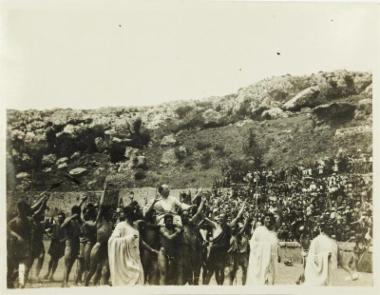 Περιφορά στο Αρχαίο Στάδιο του Σικελιανού πάνω σε ασπίδα, 1930