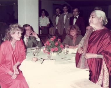 Η Μελίνα Μερκούρη με την Pupul Jayakar