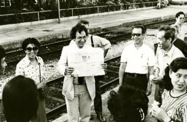 Ο θίασος της Κεντρικής Ακαδημίας Δράματος του Πεκίνου κατά την άφιξή του στον Σταθμό Λαρίσης